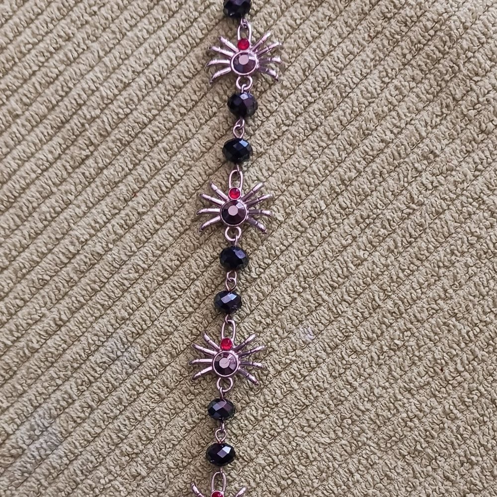 Unusual Spider Bracelet - Picture 2 of 4